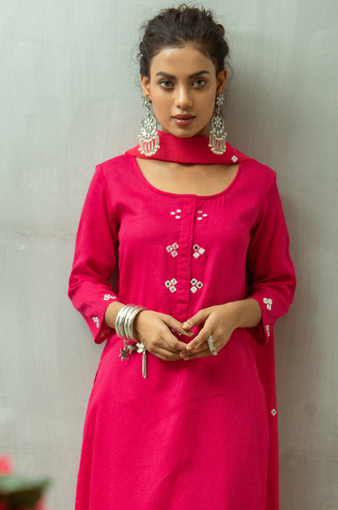 Model wearing pink kurta by Gulaal Creation.