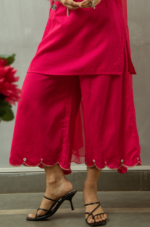 Model wearing a pink palazzo by Gulaal Creation.